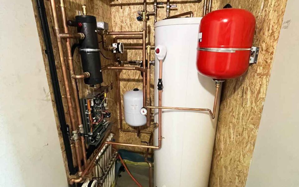 CaseStudy2-Mitsubishi-Ecodan-400-cylinder